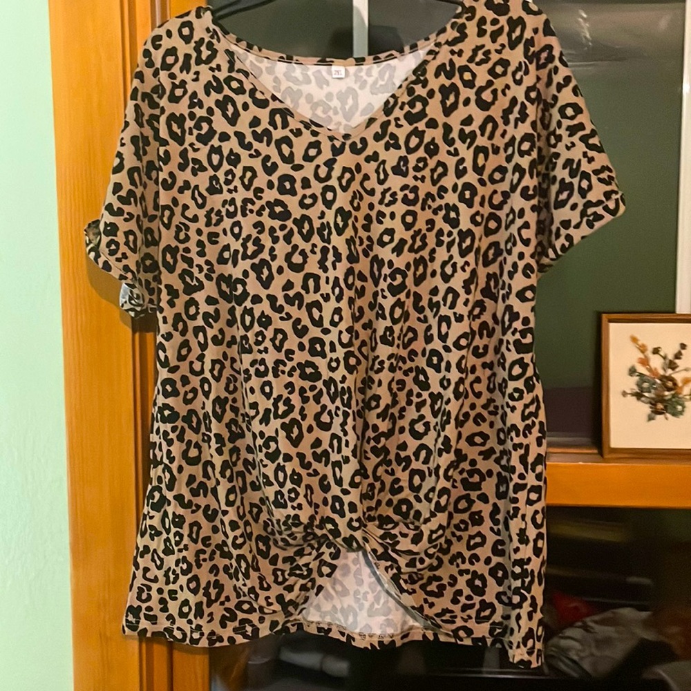NWOT Leopard‎ print cap sleeve T-shirt